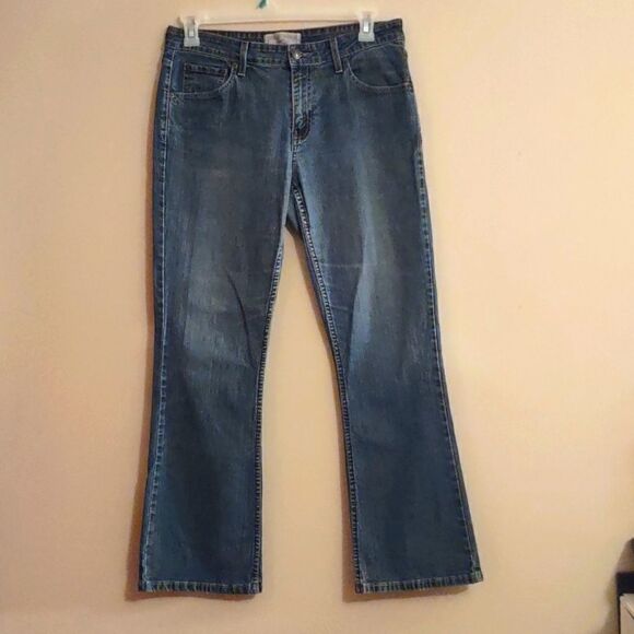 Levi Strauss, Size 10,‎ Low-rise Bootcut Jeans, Medium Wash, Excellent Condition - Picture 1 of 7